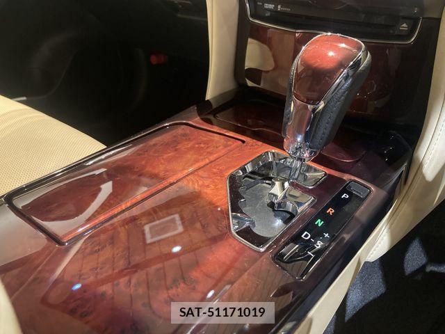 Toyota CROWN MAJESTA 2014-01 6641388-26