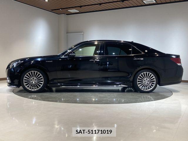 Toyota CROWN MAJESTA 2014-01 6641388-5