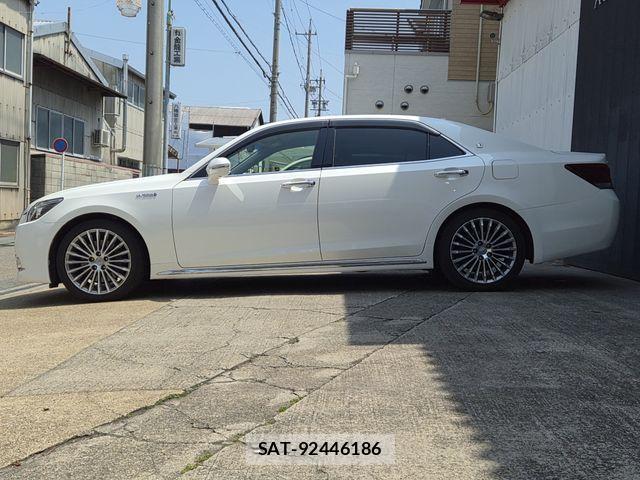 Toyota CROWN MAJESTA 2016-08 6670956-11