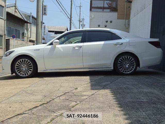 Toyota CROWN MAJESTA 2016-08 6670956-12