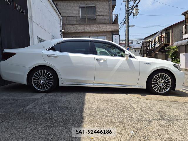 Toyota CROWN MAJESTA 2016-08 6670956-15