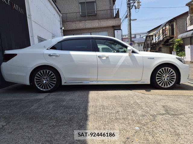 Toyota CROWN MAJESTA 2016-08 6670956-16