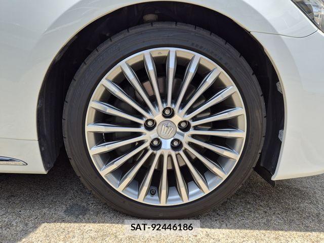 Toyota CROWN MAJESTA 2016-08 6670956-18