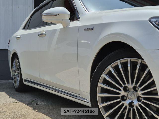 Toyota CROWN MAJESTA 2016-08 6670956-1