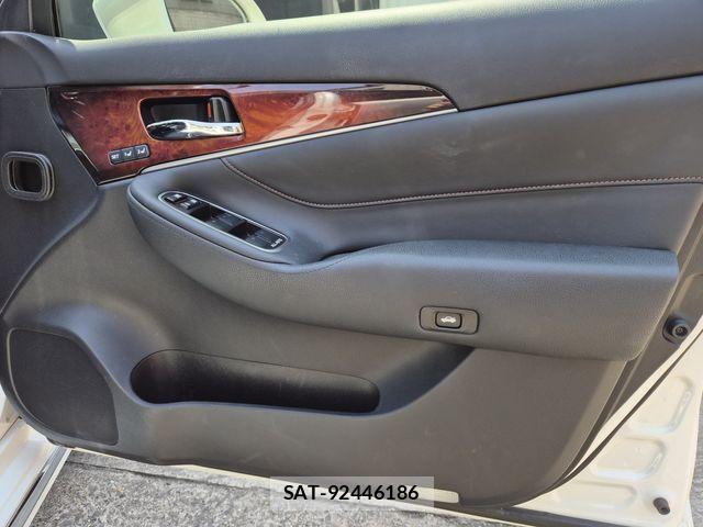 Toyota CROWN MAJESTA 2016-08 6670956-25