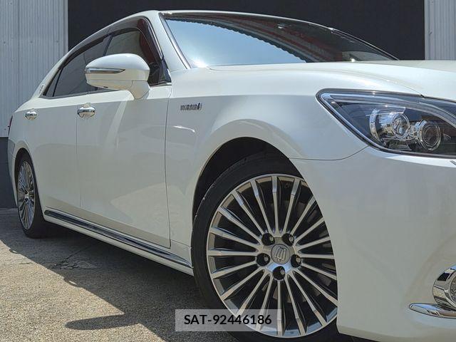 Toyota CROWN MAJESTA 2016-08 6670956-2