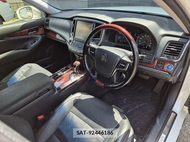 Toyota CROWN MAJESTA 2016-08 6670956-29