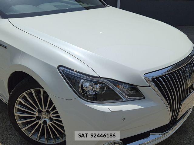 Toyota CROWN MAJESTA 2016-08 6670956-3