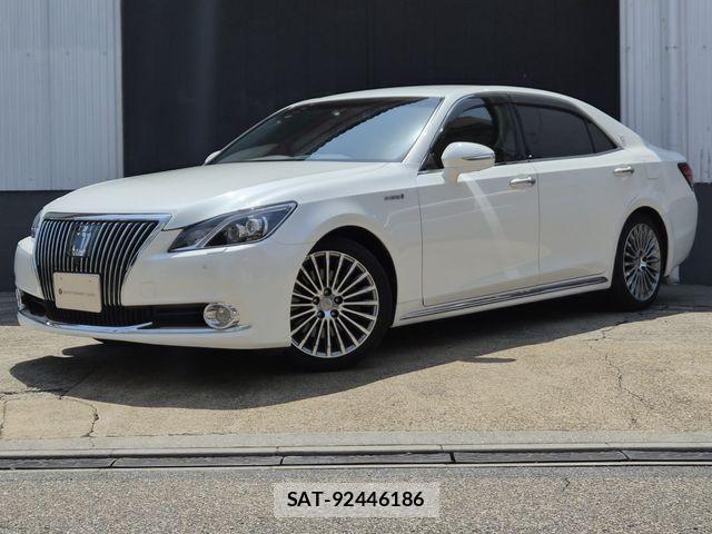 Toyota CROWN MAJESTA 2016-08 6670956-4