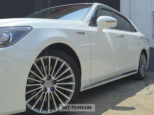 Toyota CROWN MAJESTA 2016-08 6670956-5