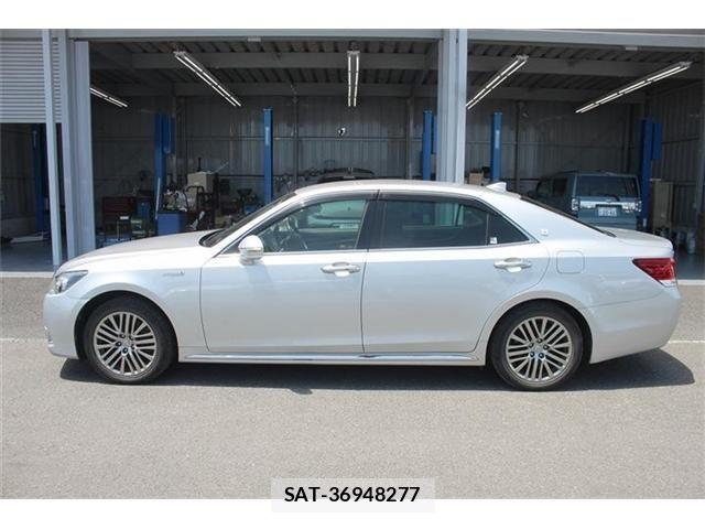 Toyota CROWN MAJESTA 2018-01 6814371-9