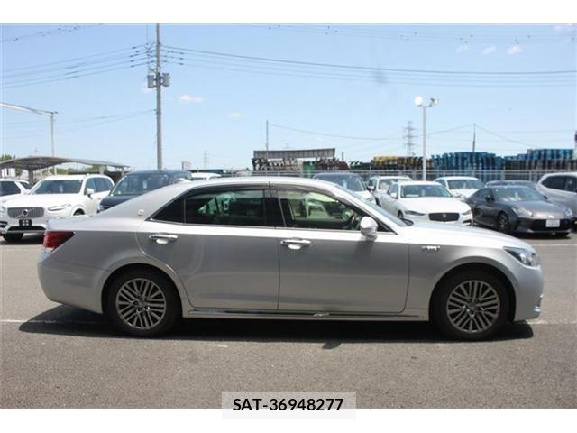 Toyota CROWN MAJESTA 2018-01 6814371-13