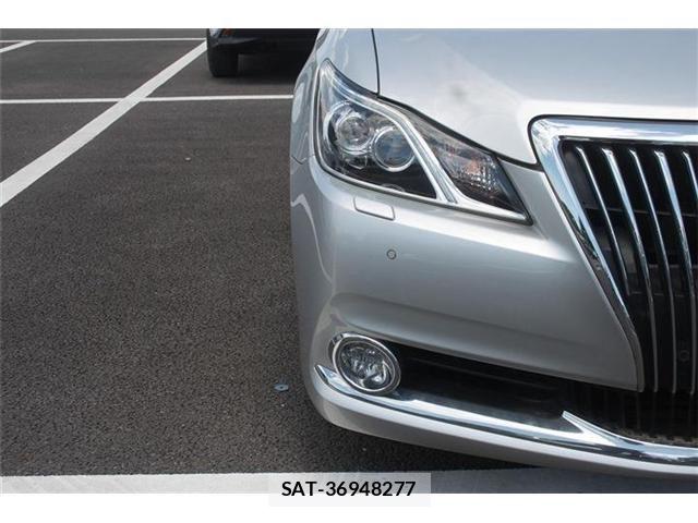 Toyota CROWN MAJESTA 2018-01 6814371-15