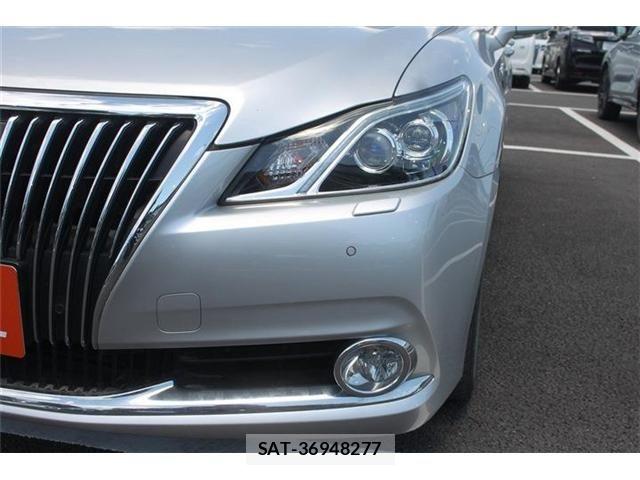 Toyota CROWN MAJESTA 2018-01 6814371-17