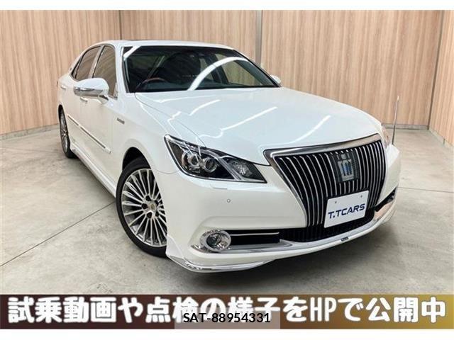Toyota CROWN MAJESTA 2017-02 6814370-0