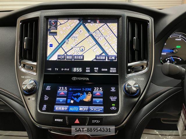 Toyota CROWN MAJESTA 2017-02 6814370-23