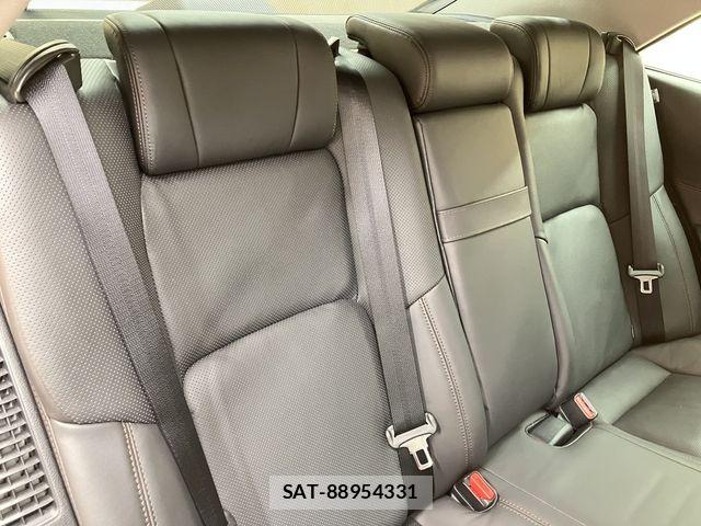 Toyota CROWN MAJESTA 2017-02 6814370-25