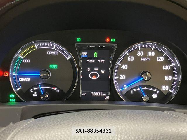 Toyota CROWN MAJESTA 2017-02 6814370-28