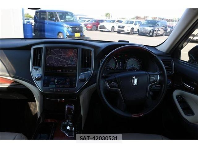 Toyota CROWN MAJESTA 2013-12 6903618-16