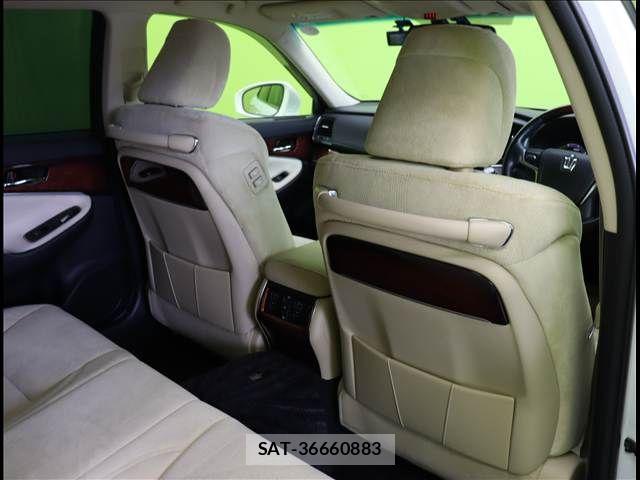 Toyota CROWN MAJESTA 2016-03 7058035-23