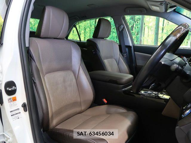 Toyota CROWN MAJESTA 2018-03 7216551-9
