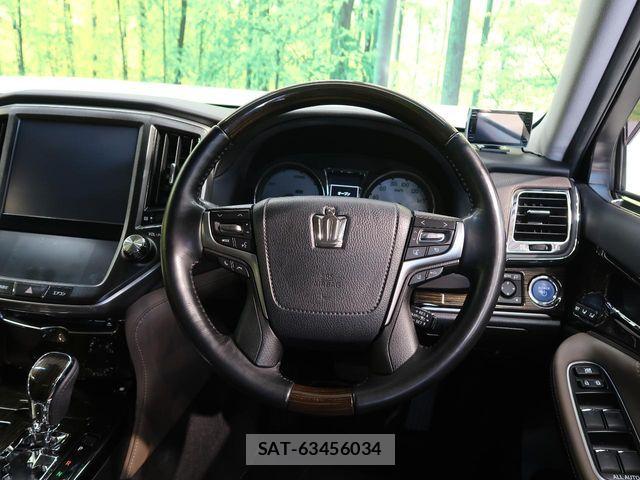 Toyota CROWN MAJESTA 2018-03 7216551-12