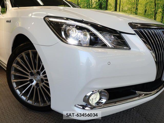 Toyota CROWN MAJESTA 2018-03 7216551-13
