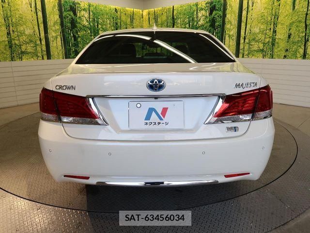 Toyota CROWN MAJESTA 2018-03 7216551-16