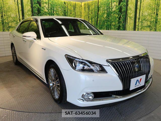 Toyota CROWN MAJESTA 2018-03 7216551-18