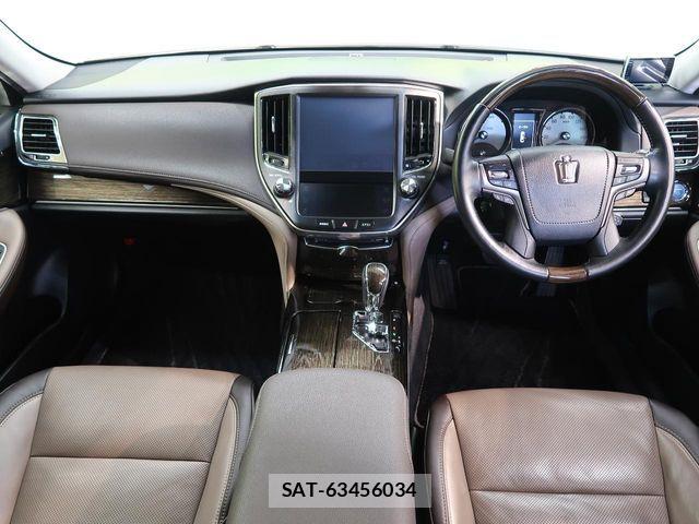 Toyota CROWN MAJESTA 2018-03 7216551-1