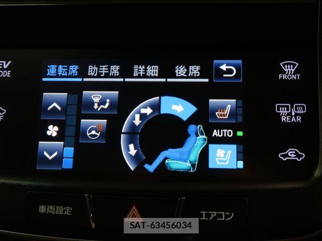 Toyota CROWN MAJESTA 2018-03 7216551-4