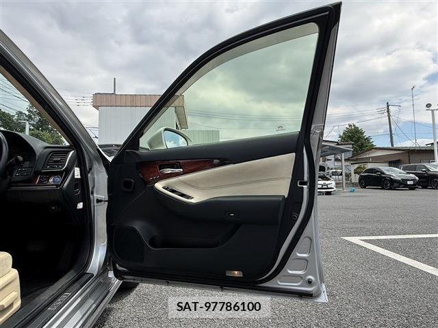Toyota CROWN MAJESTA 2013-10 7216543-26