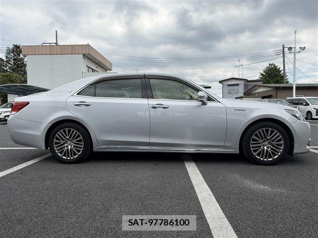 Toyota CROWN MAJESTA 2013-10 7216543-8