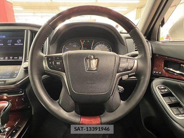 Toyota CROWN MAJESTA 2013-11 7216545-9
