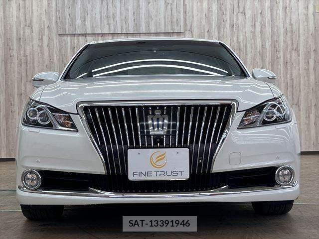 Toyota CROWN MAJESTA 2013-11 7216545-13
