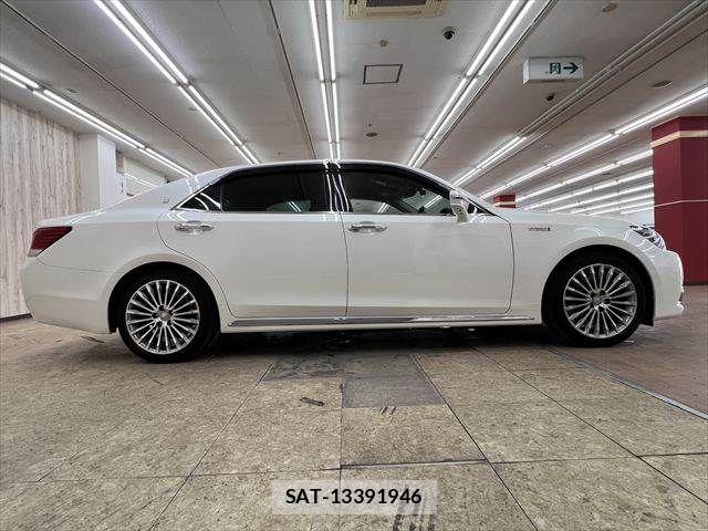 Toyota CROWN MAJESTA 2013-11 7216545-15