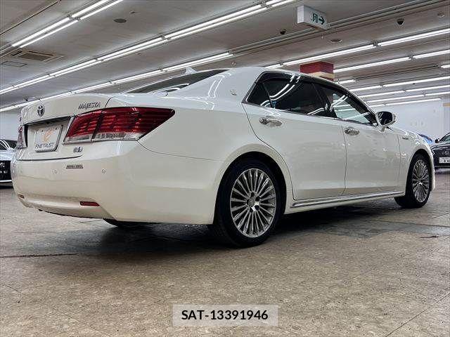 Toyota CROWN MAJESTA 2013-11 7216545-17