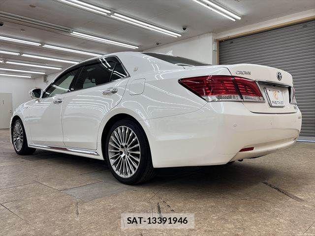 Toyota CROWN MAJESTA 2013-11 7216545-18