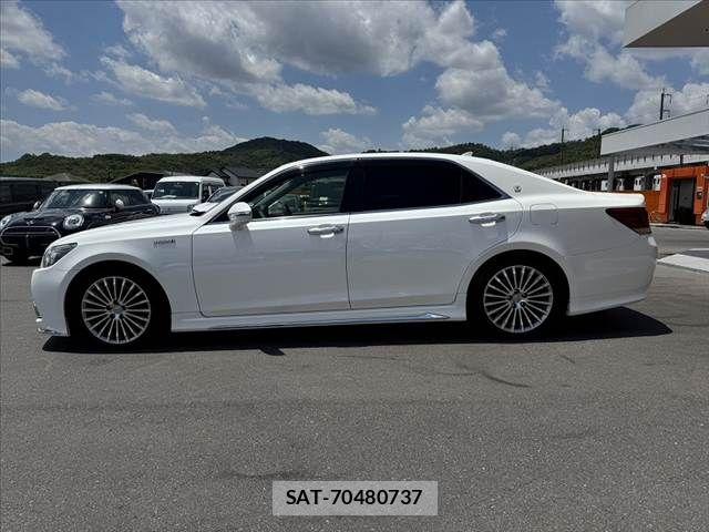Toyota CROWN MAJESTA 2013-12 7216539-11