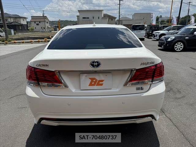 Toyota CROWN MAJESTA 2013-12 7216539-13