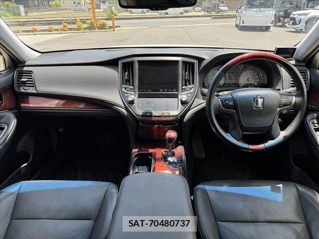 Toyota CROWN MAJESTA 2013-12 7216539-1