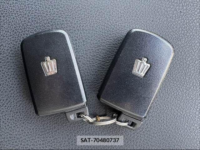 Toyota CROWN MAJESTA 2013-12 7216539-27