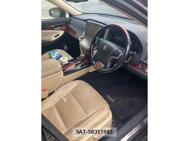 Toyota CROWN MAJESTA 2015-06 7326364-11