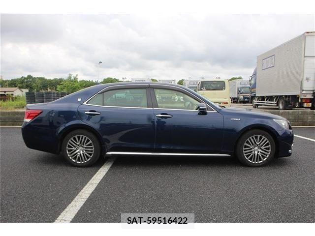 Toyota CROWN MAJESTA 2017-04 7357267-12