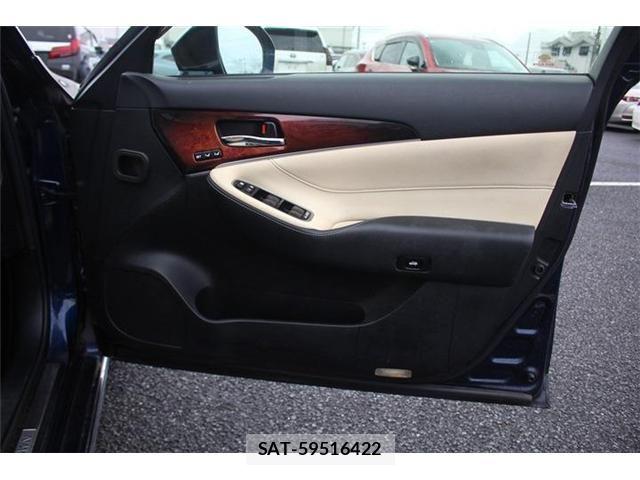 Toyota CROWN MAJESTA 2017-04 7357267-20