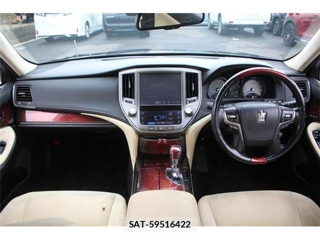 Toyota CROWN MAJESTA 2017-04 7357267-23