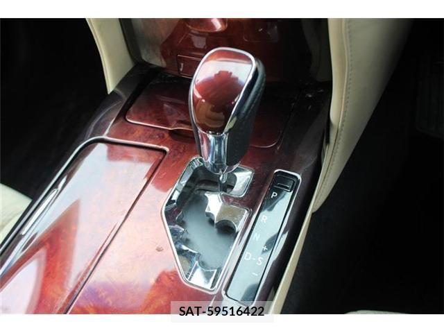 Toyota CROWN MAJESTA 2017-04 7357267-25