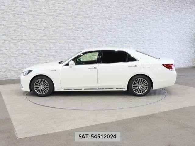 Toyota CROWN MAJESTA 2014-01 7357268-11