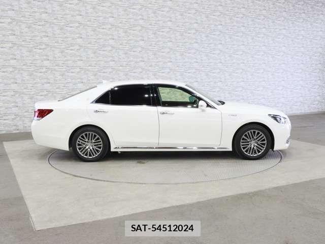 Toyota CROWN MAJESTA 2014-01 7357268-12