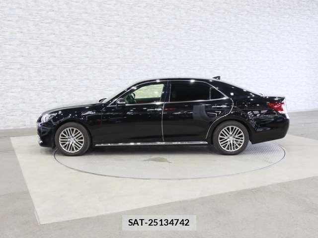 Toyota CROWN MAJESTA 2016-11 7357271-11
